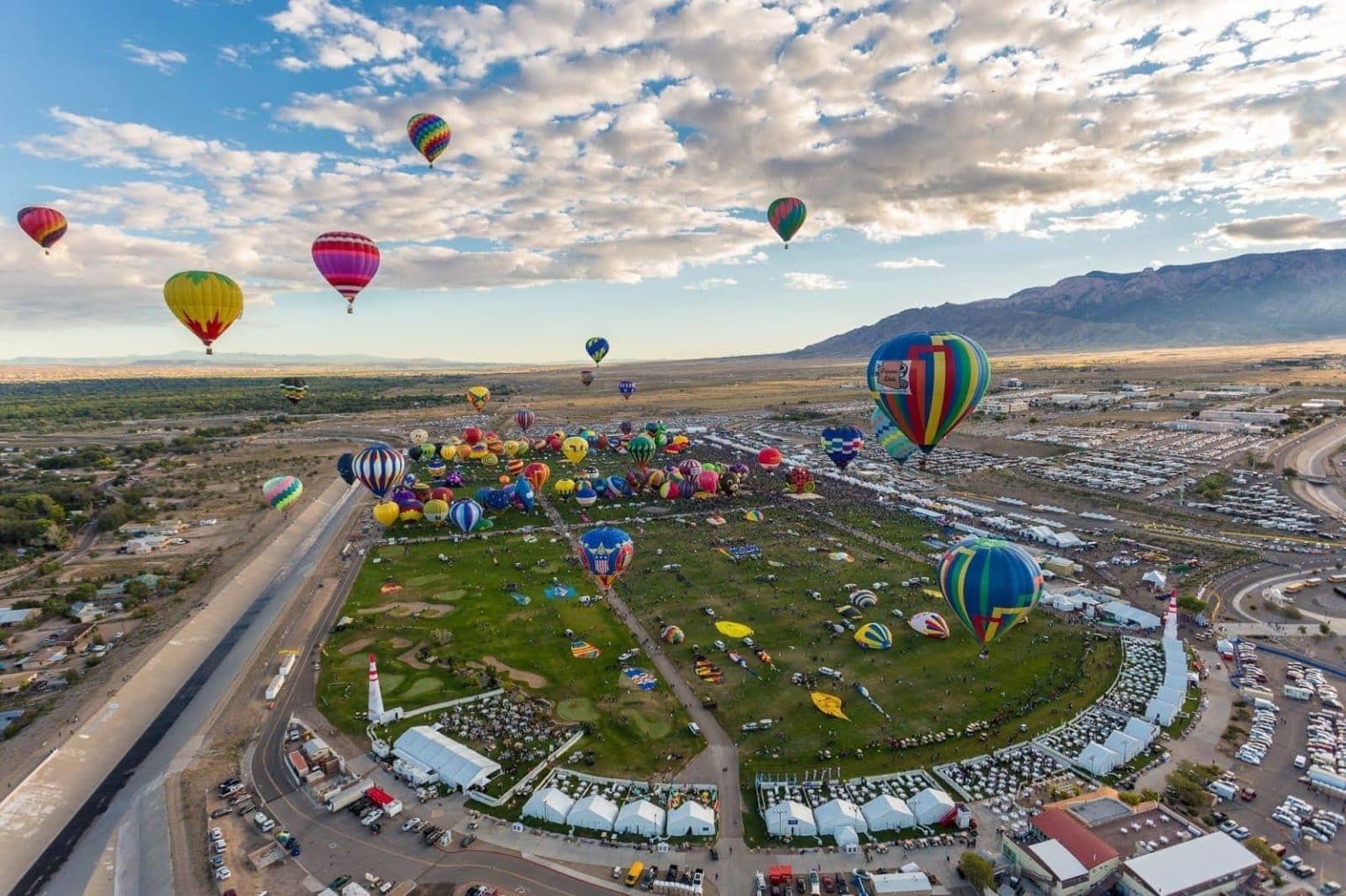 26 Photos From The Albuquerque International Balloon Fiesta Finding