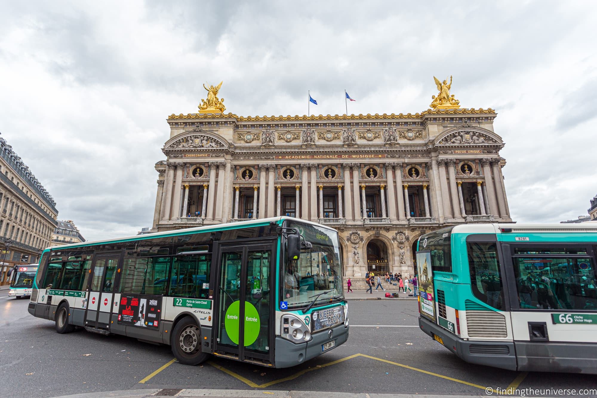 how to travel on bus in paris